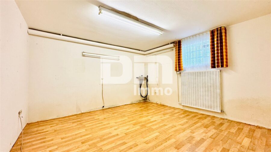 Solider Familien-Bungalow mit großem Potenzial in ruhiger Lage mit Wintergarten und Garage - Souterrain Kellerraum / Hobbykeller beheizt